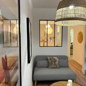Lumineux T2 De 34 M Rénové Dans Le Centre-ville Appartement Marseille